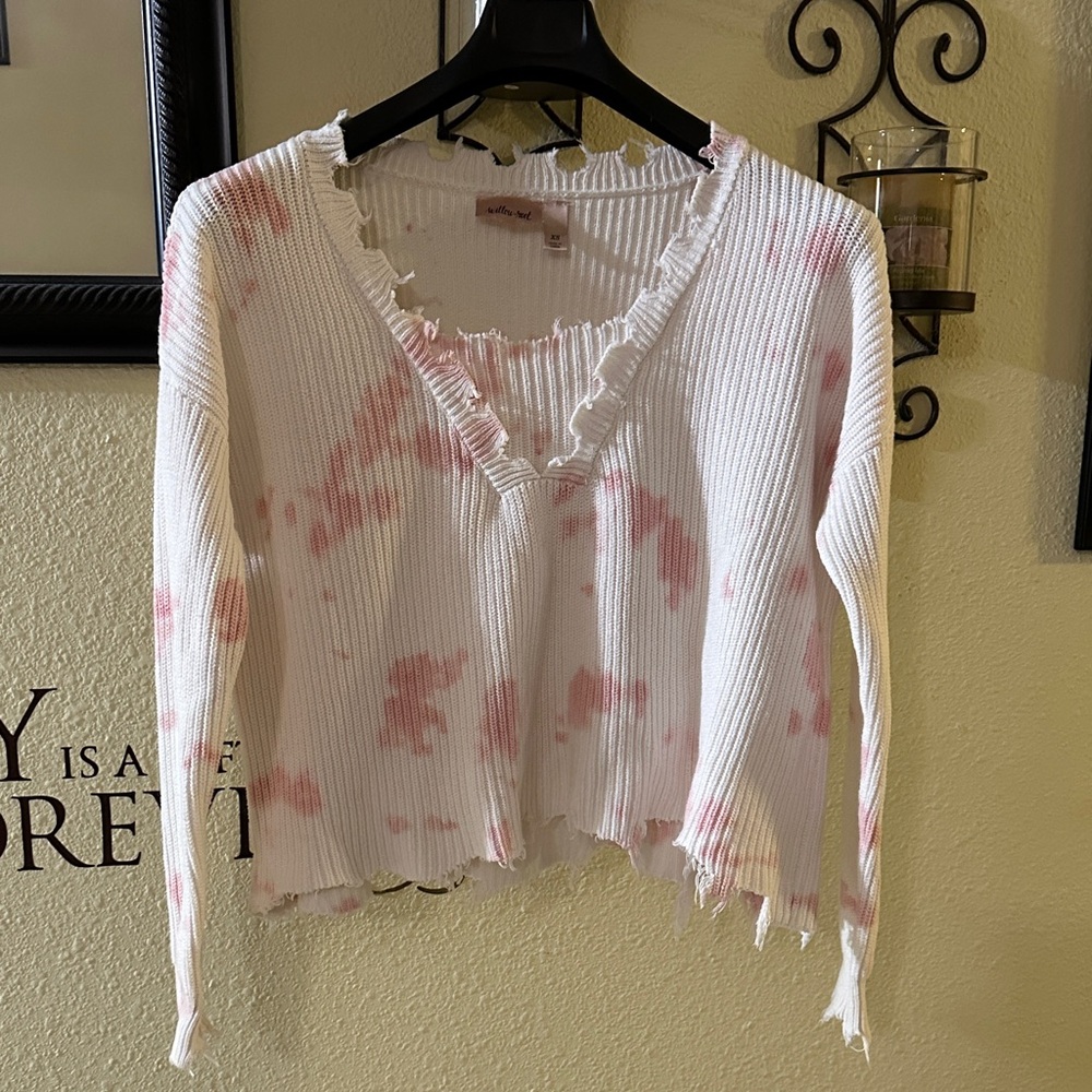EUC Willow-root Ruffled V-Neck Sweatshirt
